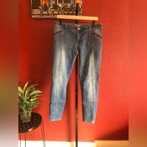 Vintage Mossimo. Size 11. Light blue skinny jean.